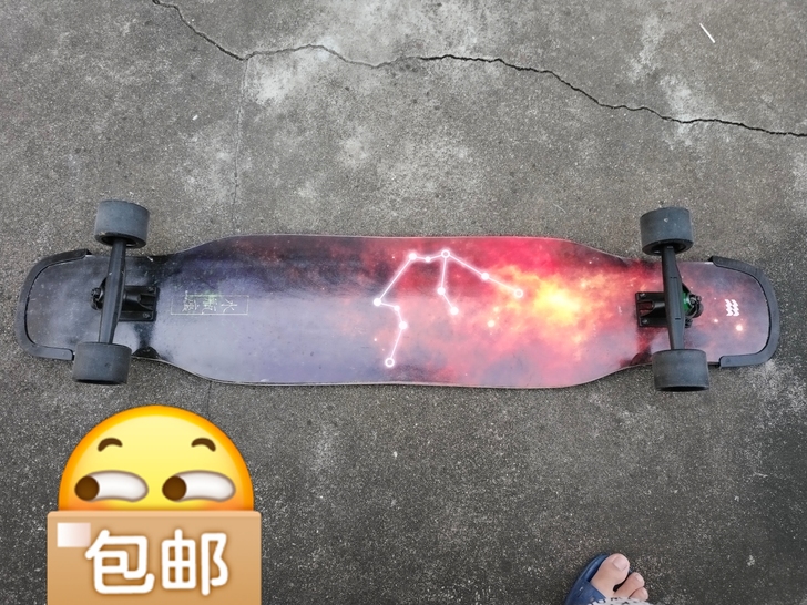 这个滑板去年400买的用了不到半年质量很好...