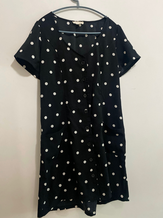 黑色波点连衣裙 雪纺面料 均码 很舒服的面...