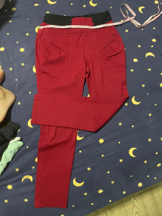 红色褶皱松紧铅笔裤