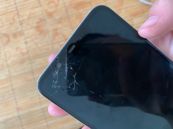 小米8屏幕和后盖碎了id可以退修好了找我要...