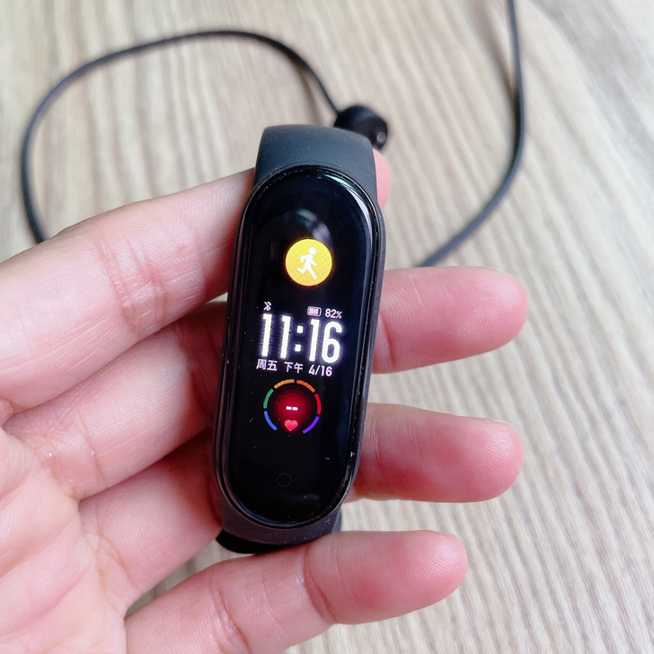 小米手环5，去年十二月份买的，给我儿子买的...