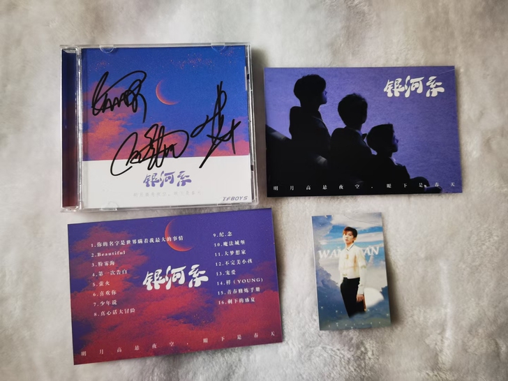 TFBOYS 亲签
