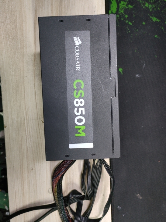 美商海盗船850W半模组电源有5个