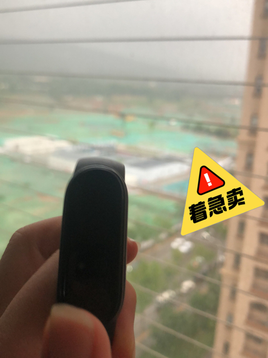 小米手环五标准版自用急着卖绝对正品，带充电...