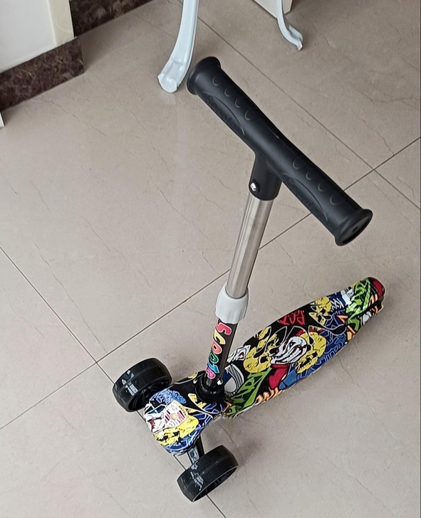 买乃粉送的 滑板车儿童玩具车三轮闪光单脚踏车宝宝溜溜车小孩滑 买乃粉送的 滑板车儿童玩具车三轮闪光单脚踏车宝宝溜溜车小孩滑