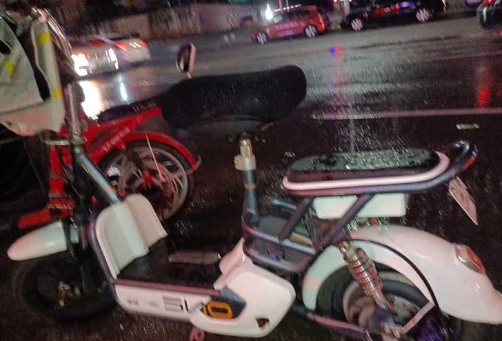 雅迪电动车，用不上了，还能跑个二三十公里#...