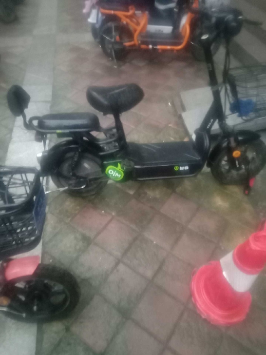 几乎全新台铃新国标电动车，48.12a，车...