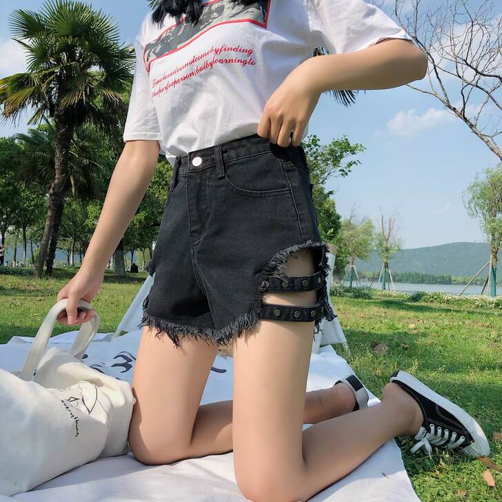 全新包邮。牛仔短裤，显瘦个性网红款。全新1...