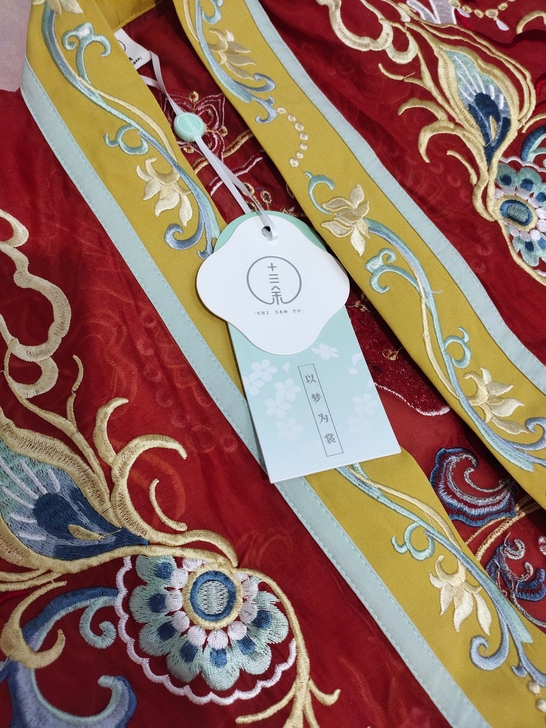 十三余鹿王梵音，大袖衫两层，不单出