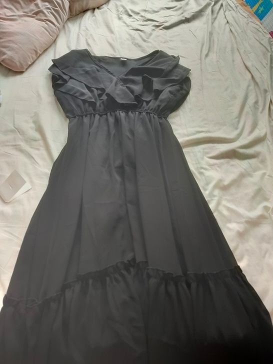 黑色长裙 到脚腕的那种  现在可穿  可从...