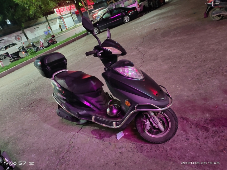 建设摩托车，1500，跑了4千多公里