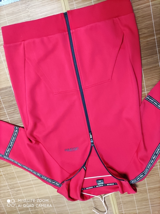 特步春夏款，全新，一次未穿过，180XL码...