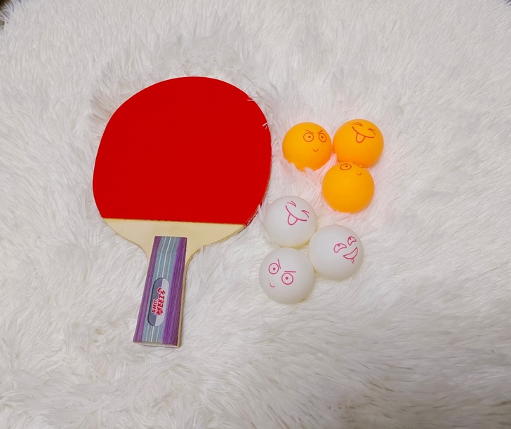 红双喜兵兵球拍一只（送可爱的表情乒乓球6个...