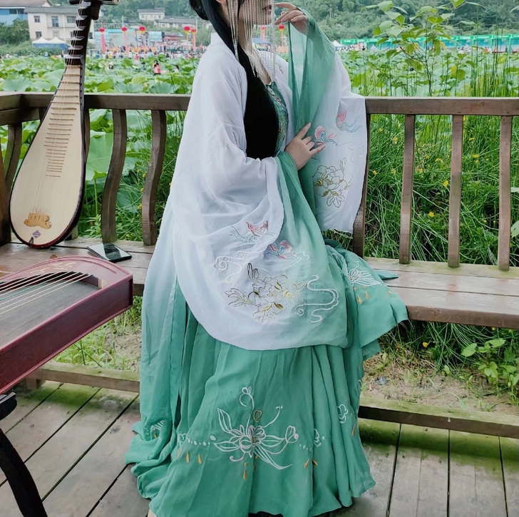 七仙渐变绿色款12m摆汉服