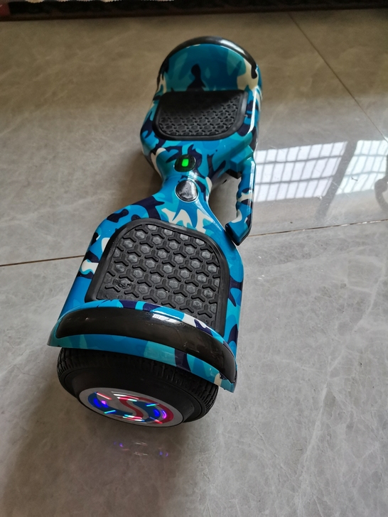 九成新,买来宝贝不敢骑,就一直闲置放在那里...