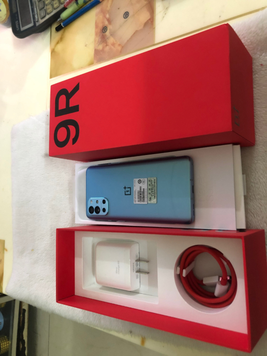 低价出售一套一加9r 12+256G 蓝屿