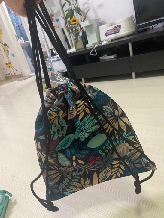 买瑜伽服送的，家里可太多这种背包了，卖吧