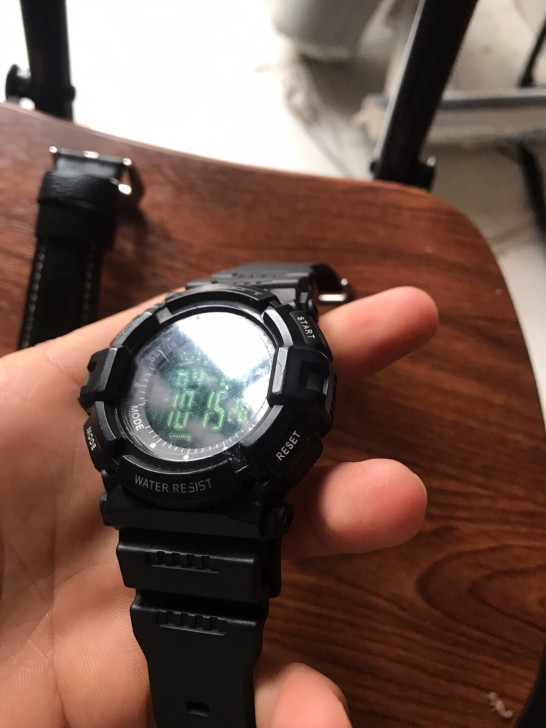 功能手表 也没带过好久 膜还在没撕 功能齐...