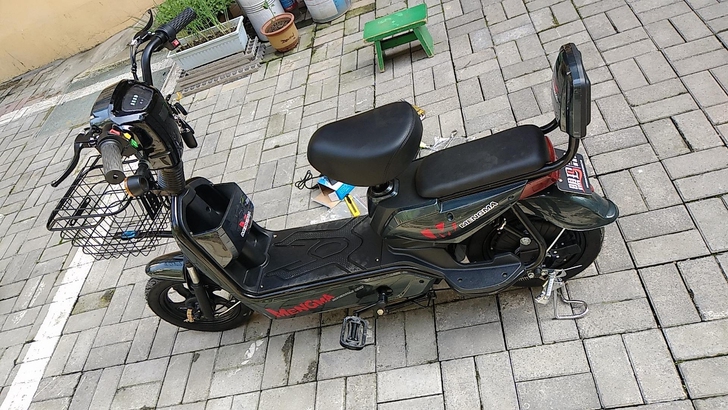48V电动车电瓶车续航90里成人上班代步车