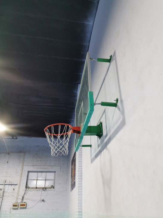 墙挂式篮球架 篮球馆升级装修 便宜卖 只用...