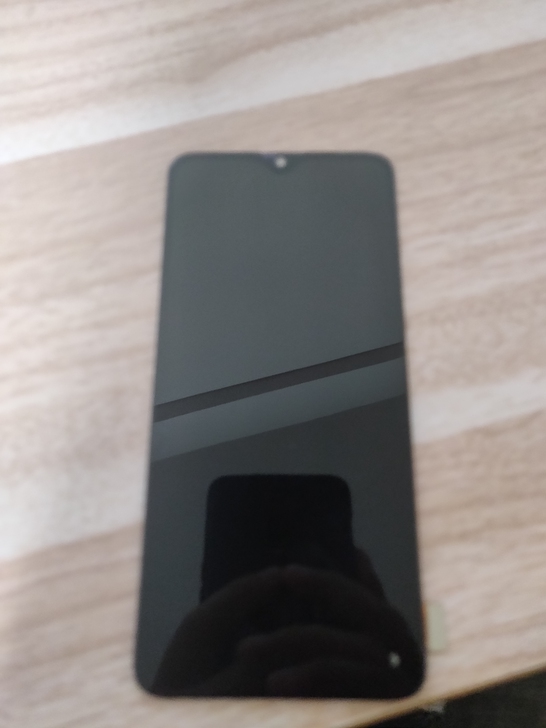 一加6t屏幕，清理前置像头时出现白线，后来...