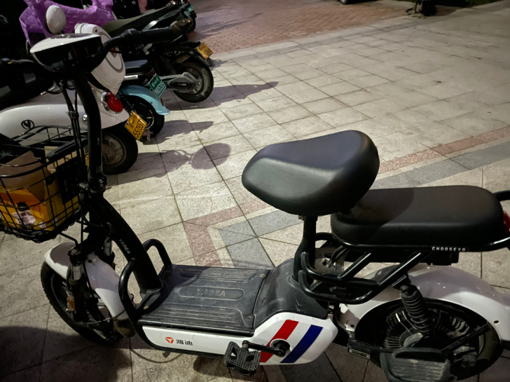 自骑雅迪电动小车 发票齐全    不还价 ...