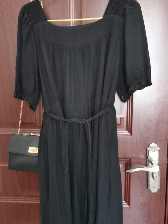 方领显瘦长裙,穿了有10次左右吧,