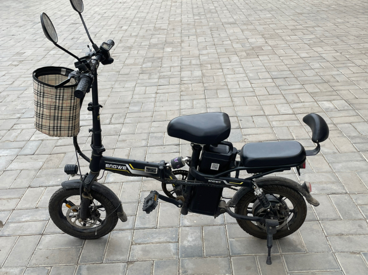 出个电动车，用于接送孩子两年了，电池换了不...