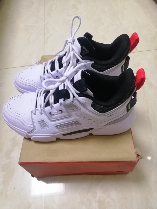 品牌特步蓝球鞋跑步鞋低价转让