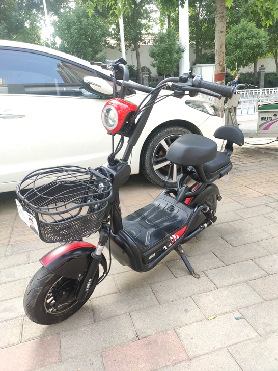 雅迪小电动车99成新,新旧如图,外观无明显...