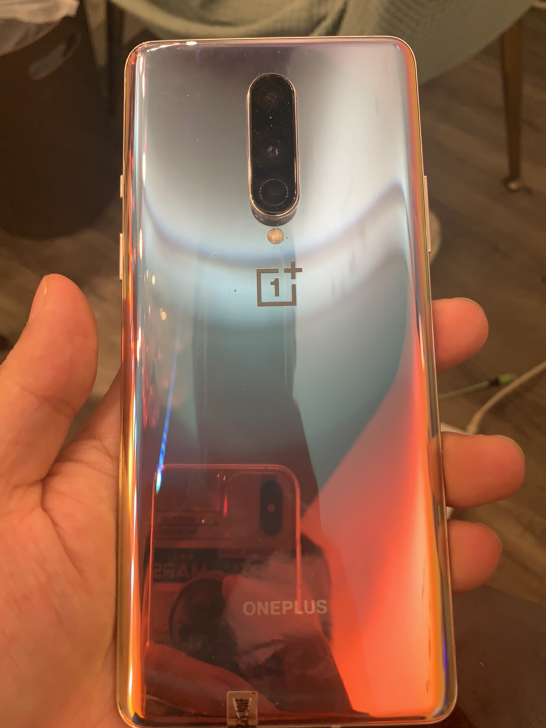 一加8 外屏破  8加128  充电口比较...