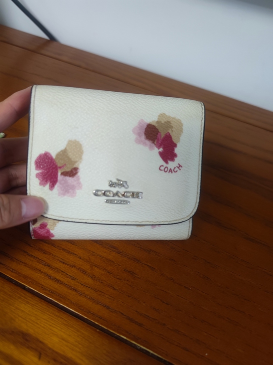 正品coach三折钱包。购于美国，当时折合...