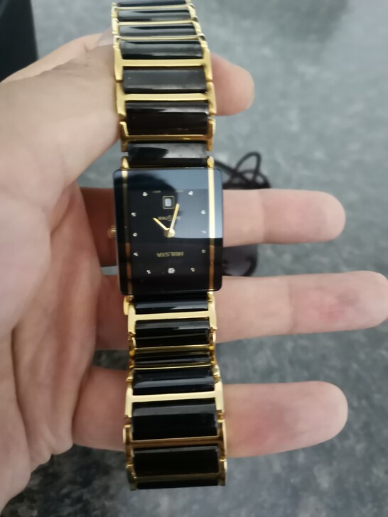 闲置手表   都能用就是没电了
