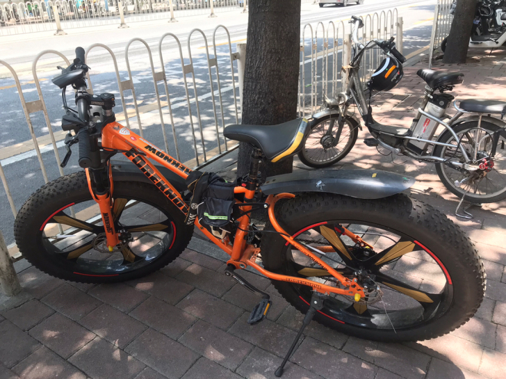 买给小孩上学用车，尺寸太大骑不了，准新车