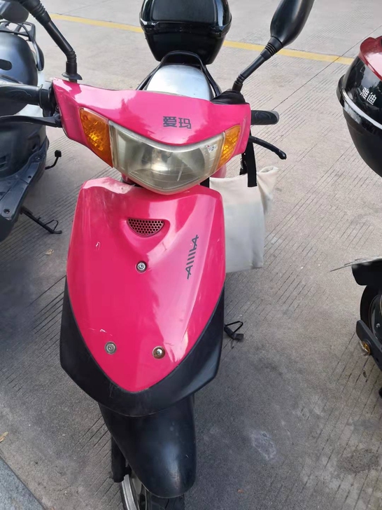 爱玛电动车,四个新电池,带牌。实习期结束用...