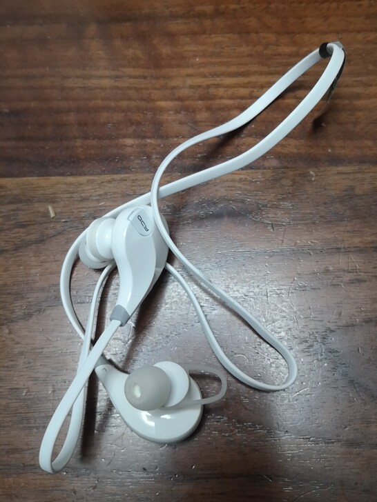 Qcy-Qy7  蓝牙运动耳机  全新。包...