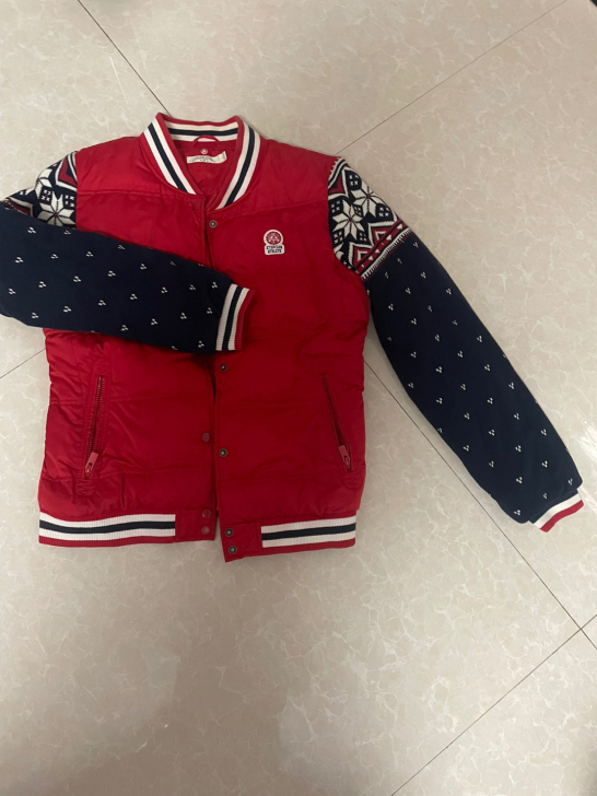 特步女款棒球服只穿过一次有两个尺码正品 支...