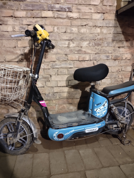 小电车，前后轮胎刚换不久，12安电池新换的...