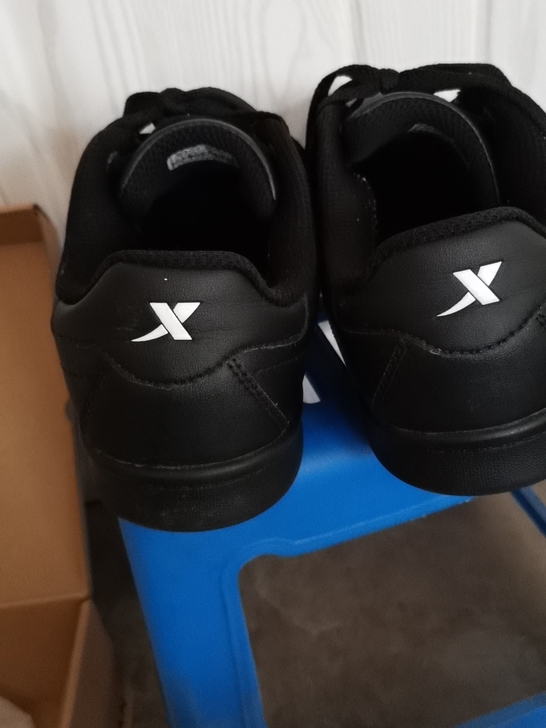 特步，唯品会购，穿不到一年，42码，儿子上...