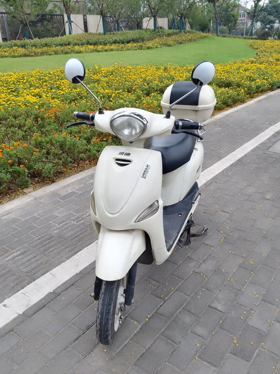 雅迪电动车,可以跑30-40公里原车图片,