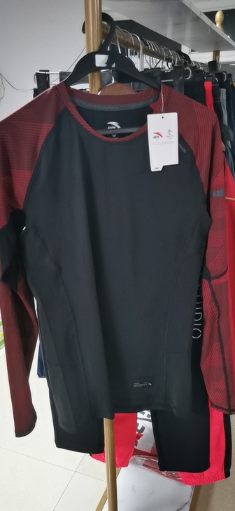 安踏健身上衣速干压力衣跑步上衣