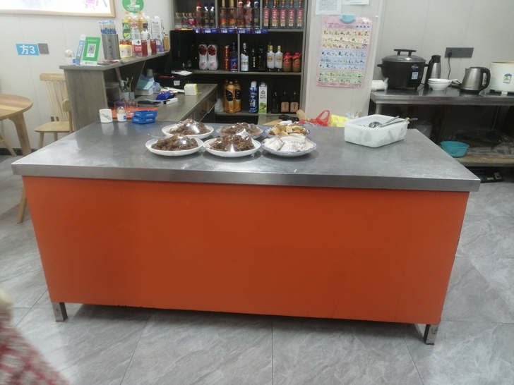 定制正宗304不锈钢操作台，共三层，长18...