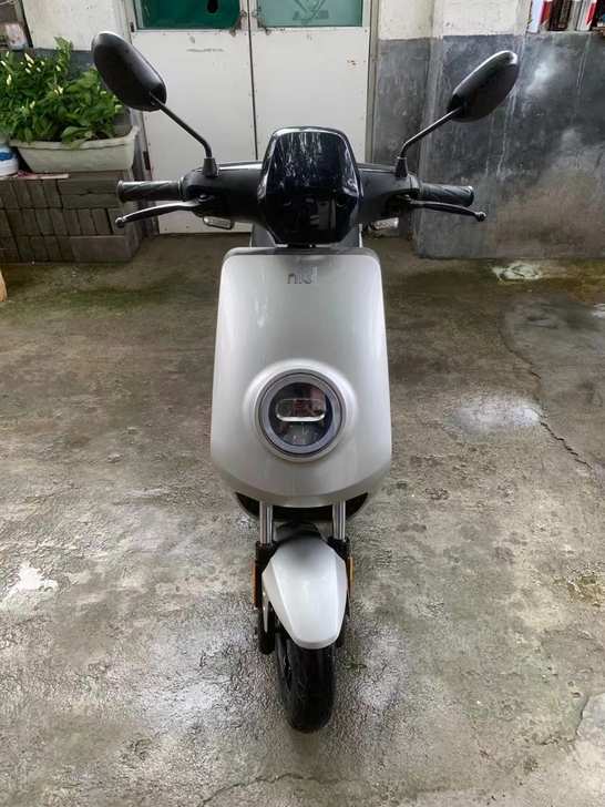 二手电动车。 处理九成新二手电动车爱玛雅迪...