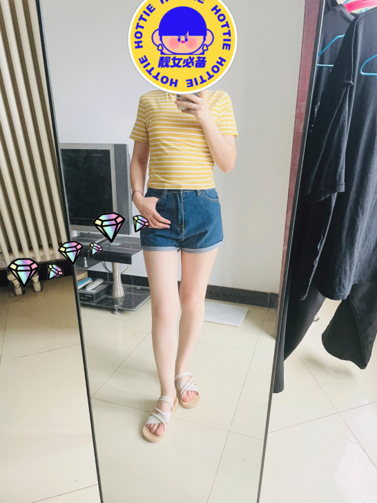 牛仔短裤，黄色短款短袖