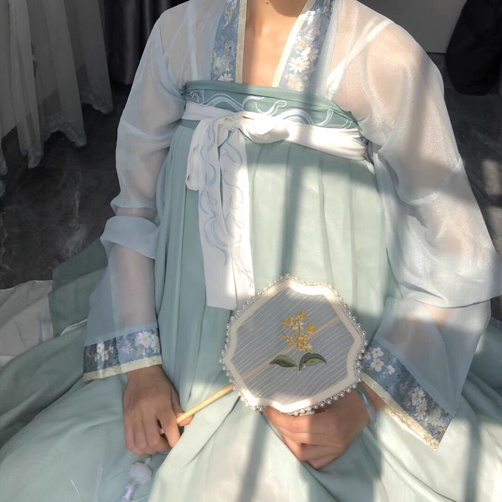 ，浅蓝色绣花下裙，全新包邮，齐腰汉服