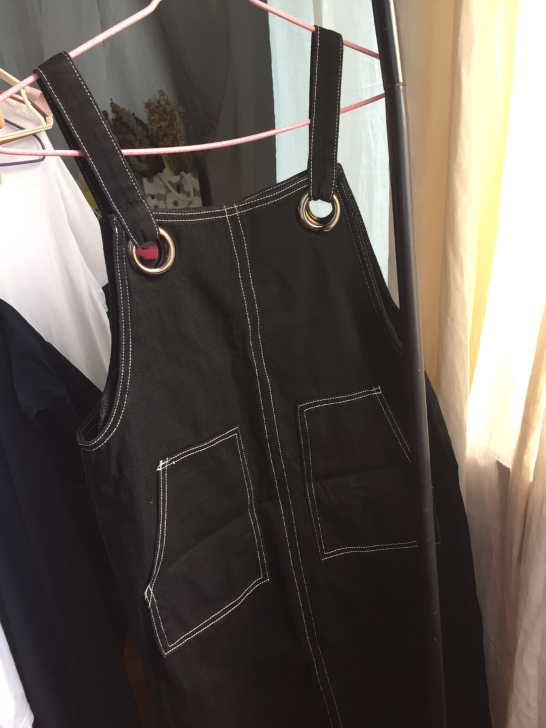 牛仔背带裙，后开叉，百搭，不包邮不退换不议价