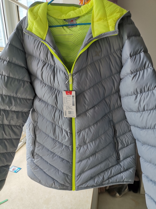 全新特步轻羽绒，180斤内可穿