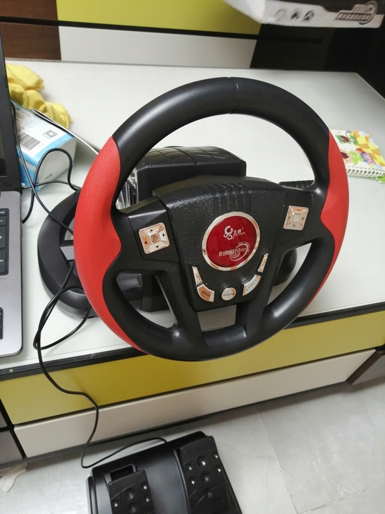 游戏方向盘,朋友送的,我不太懂,200出