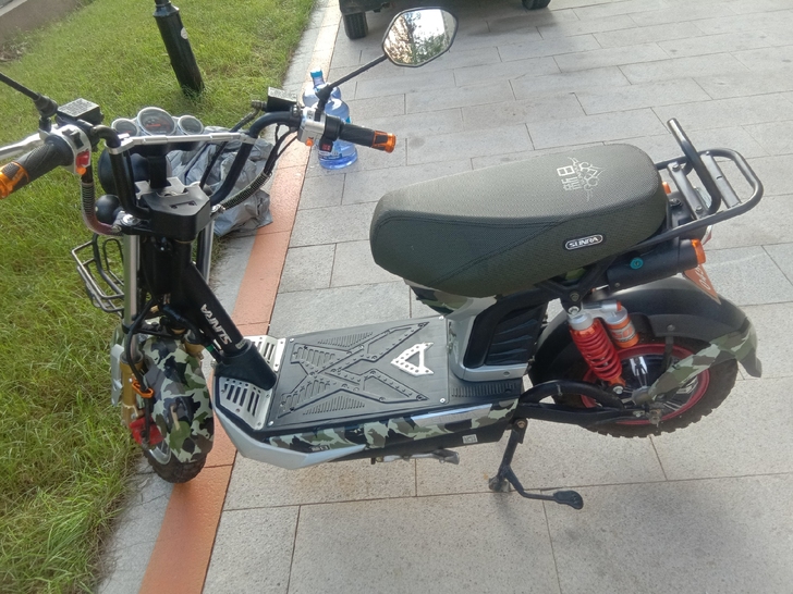 新日战警电动车,车架子不带电池,电池外加钱...