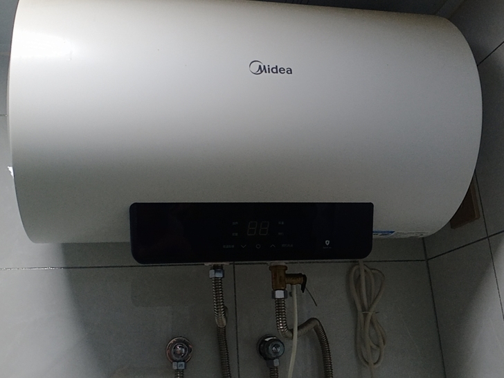 美的50升一级节能热水器,用了一个月现在用...